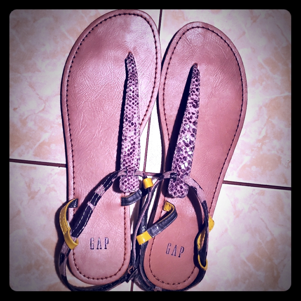 Gap Thong Sandals size 8